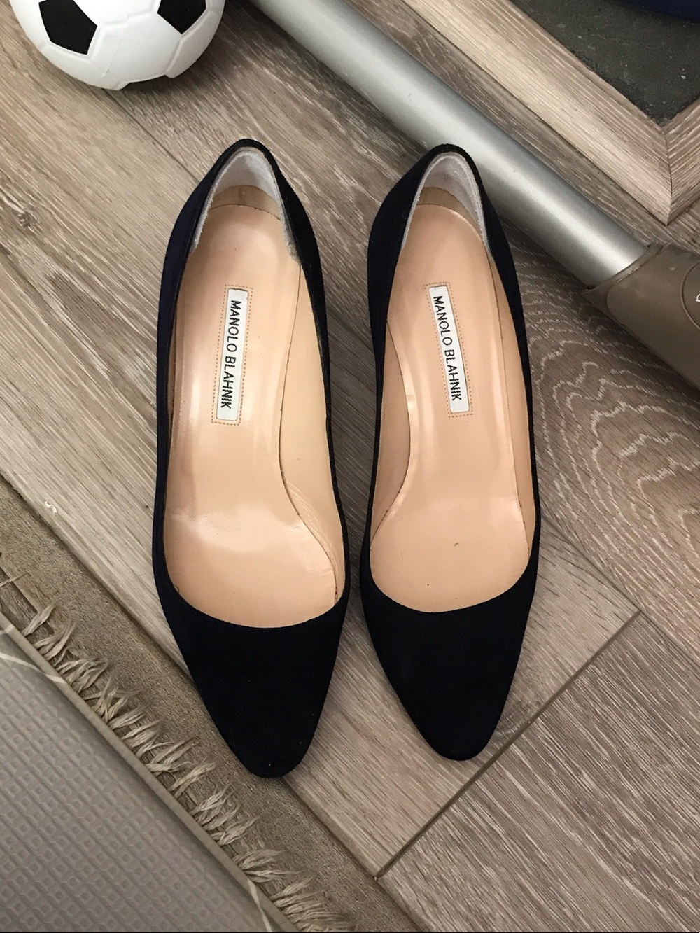 Manolo Blahnik Black Suede Pointed Toe Pumps